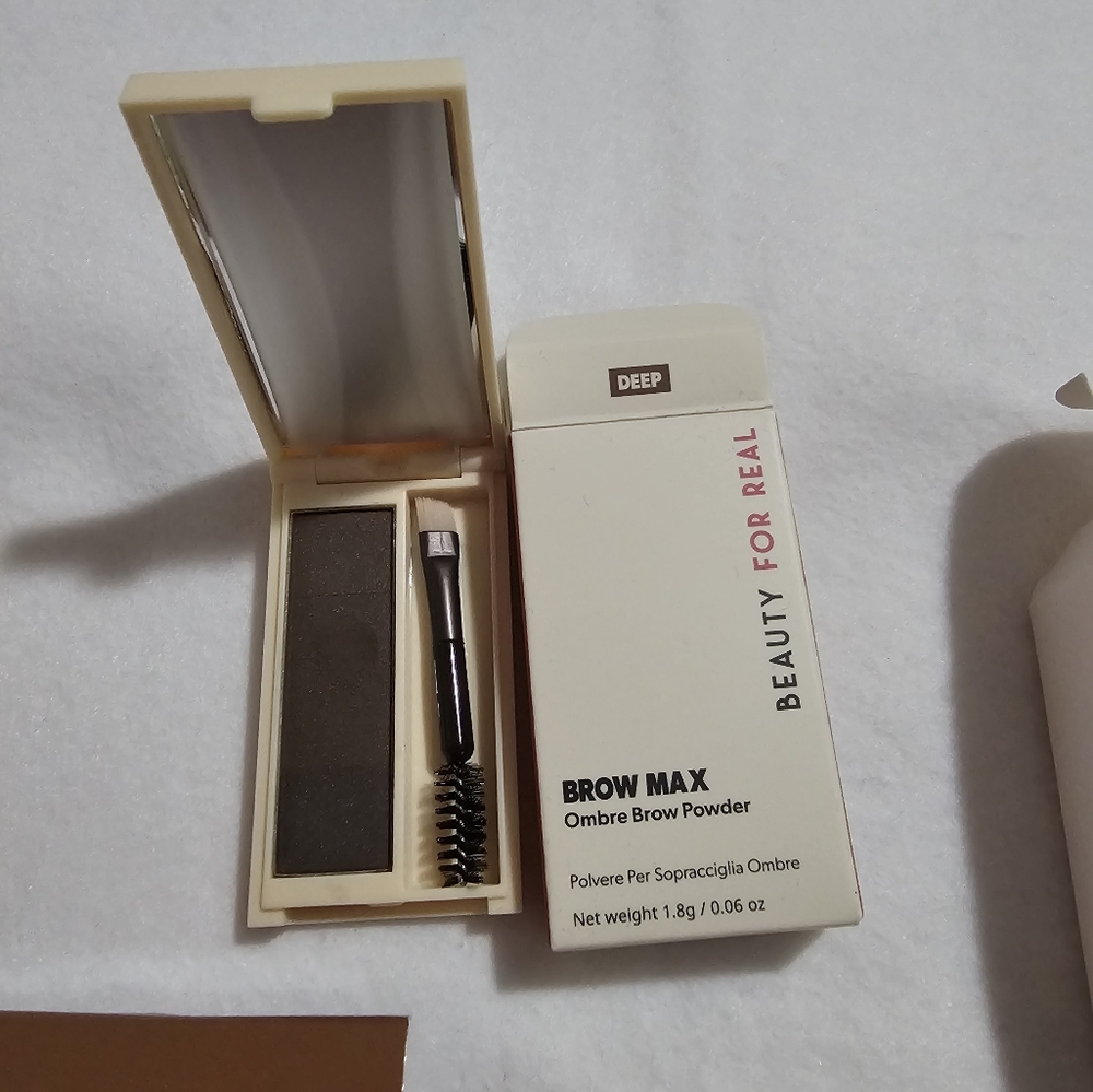 Make Up Bundle - Picture 3 of 5